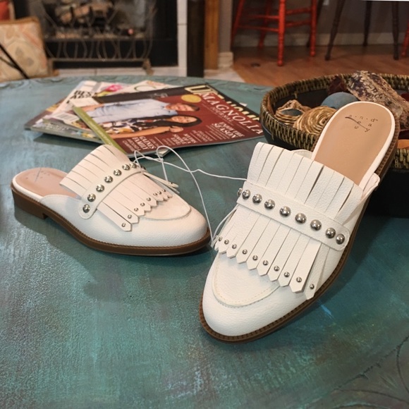 pointed toe slide loafers